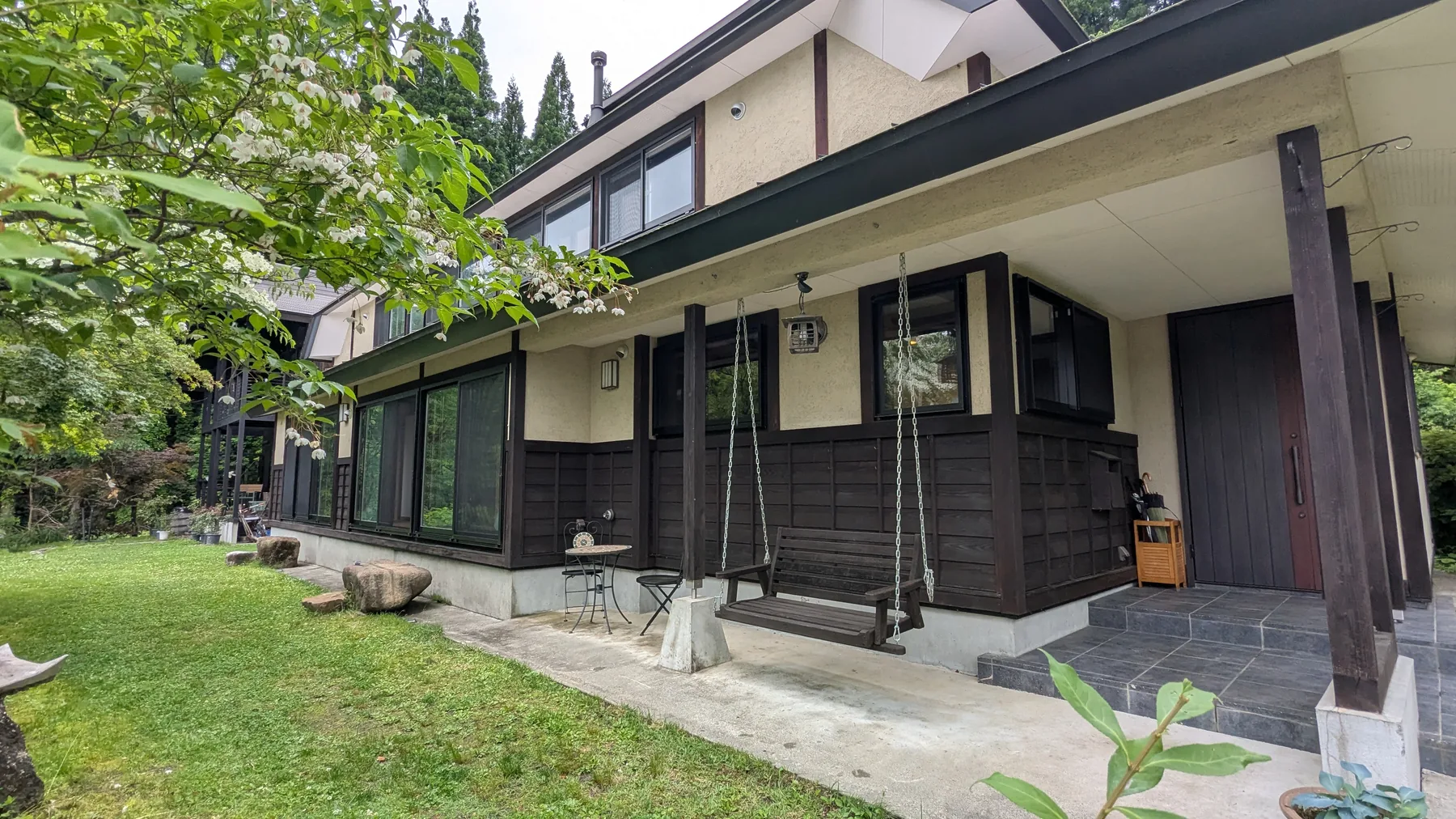 Front of Rental Farmhouse Tamaki in the green season