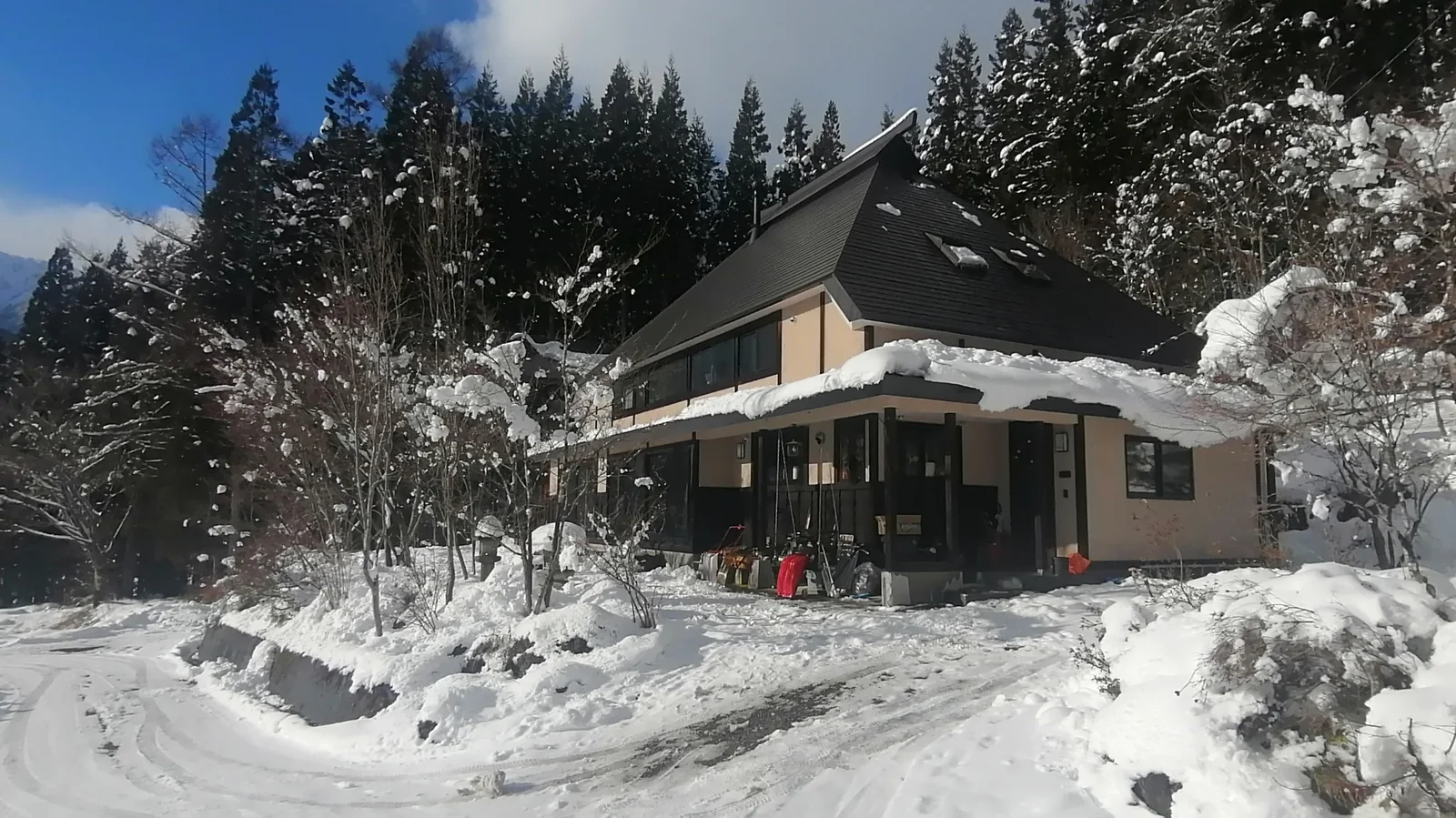 Rental Farmhouse Tamaki surrounded by deep winter snow in Hakuba